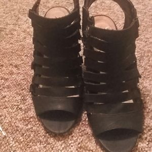 D's heels